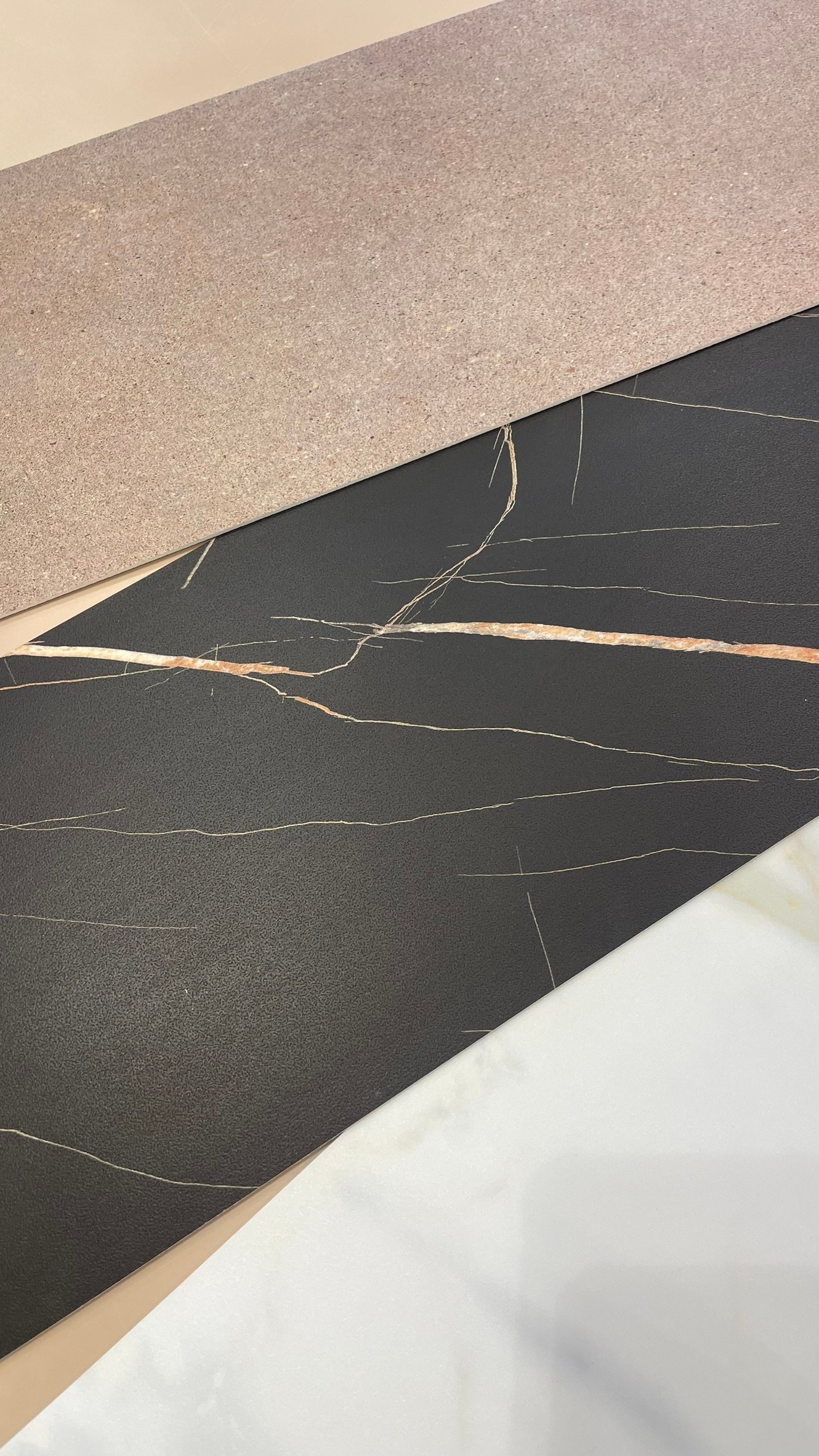 Piso vinílico autoral com textura inovadora